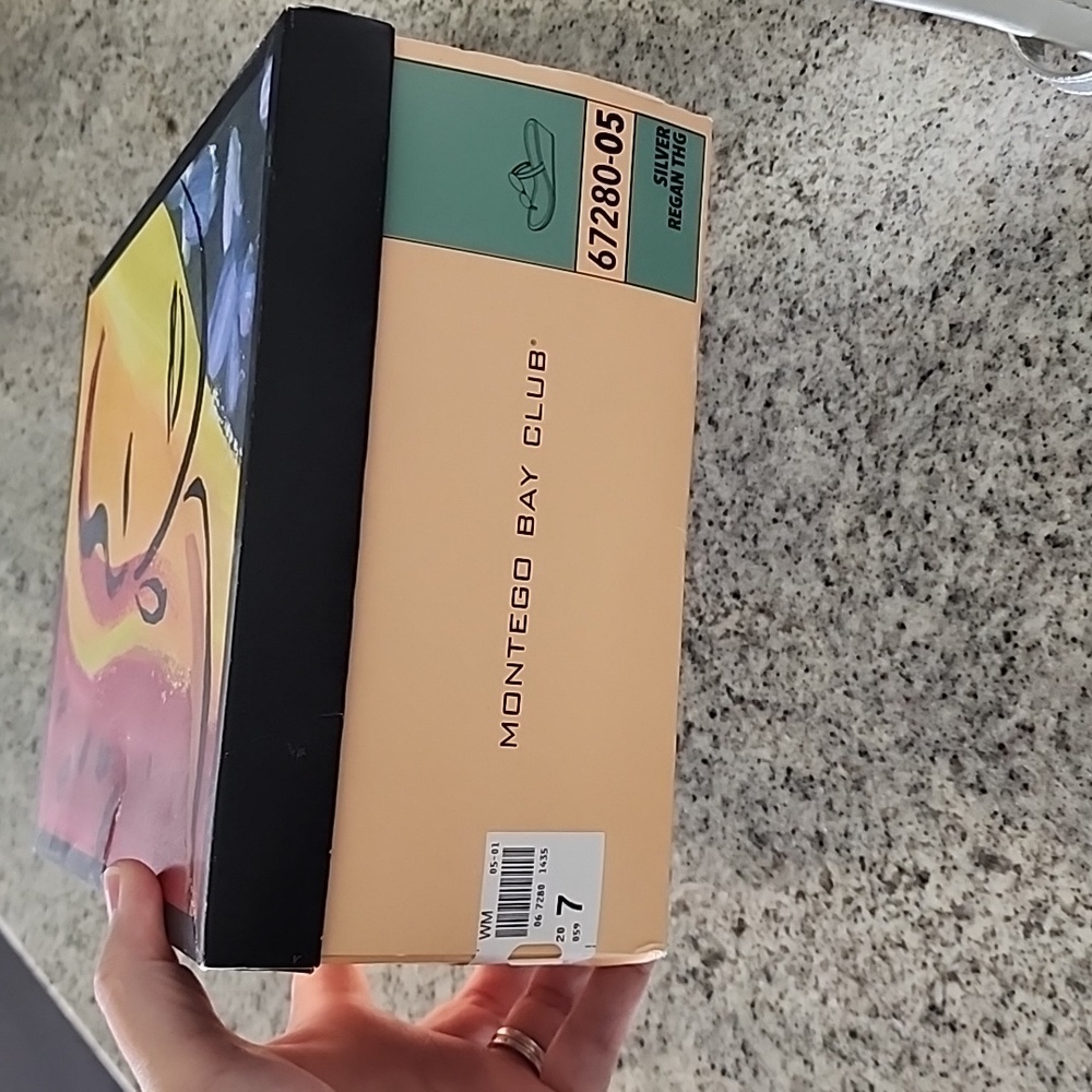 Montego Bay Club silver Regan thong sandal! - Picture 2 of 7